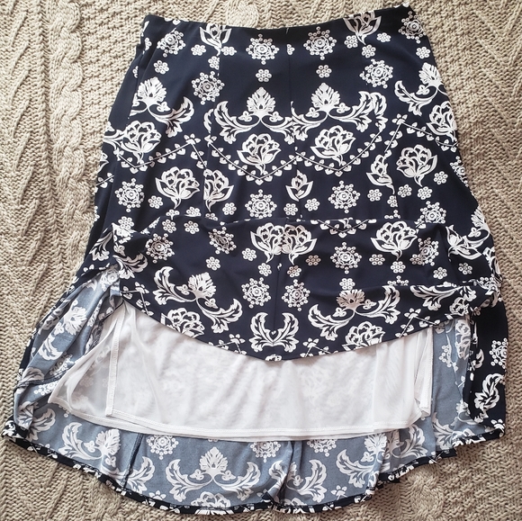 Tan Jay navy and white skirt - Picture 2 of 4